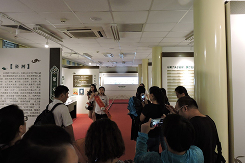 行宫参观活动现场