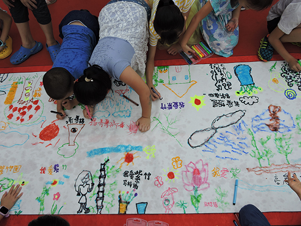 儿童涂鸦活动现场