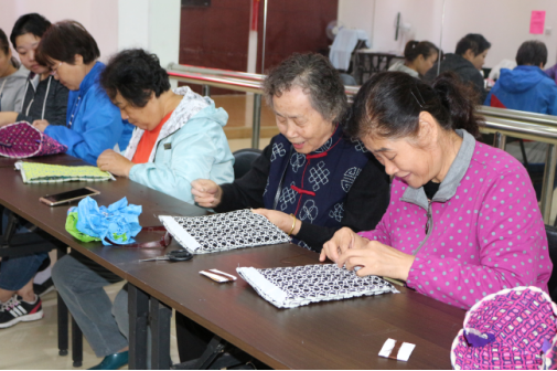 （第65期）家居布艺巧手做 手工别致拼布包411.png