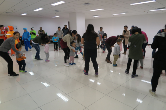 10-22竹兜家族来到图书馆，亲子互动欢乐多381.png