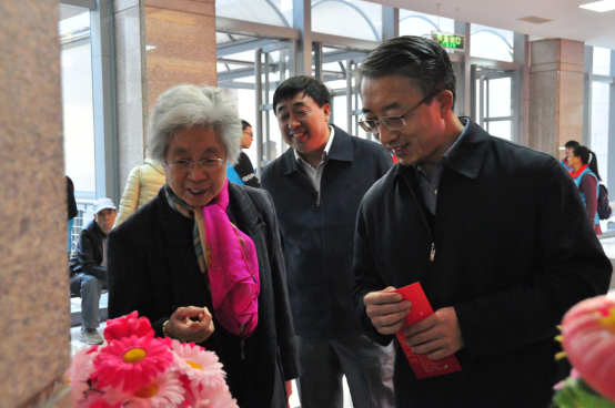 燕园街道成功举办“欢庆十九大 乐享重阳节”大型群众文艺汇演299.png