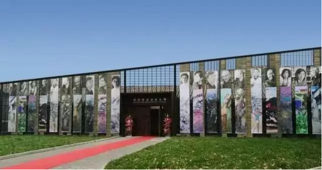 田村路街道：唐承华大型户外装置，落户于慧和天语艺术空间的绿茵之地~2694.png