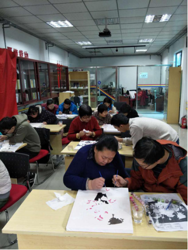 清华园街道温馨家园组织精神残疾人开展数字画绘画康复训练活动30.png