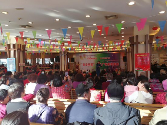 201712251514193550497213.png 2017年12月20日茉莉园社区观看“秋日欢歌”广场系列演出20.png