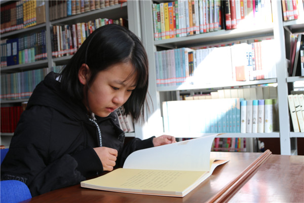 手捧新书迎新年 赤城读者俱欢颜 (1).jpg