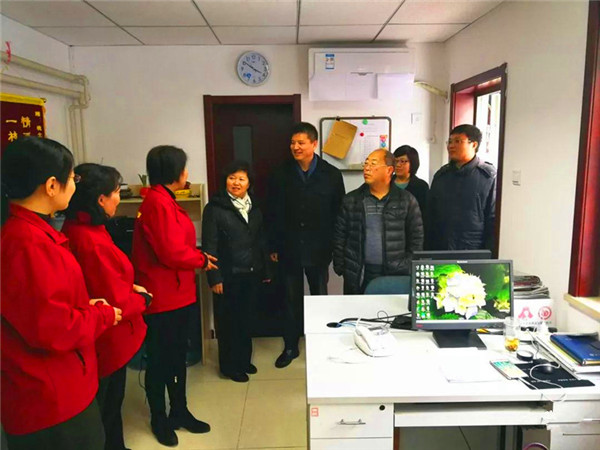 图1：紫竹院街道领导走访慰问社区工作人员.jpg