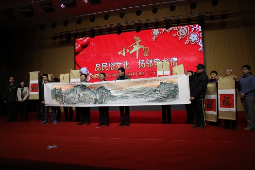 201803221521708331962947.jpg 2017海淀区小年俗活动 赠送字画环节.jpg