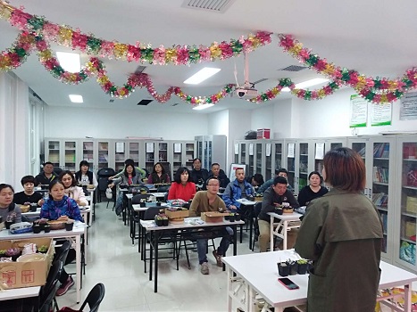图1：讲授栽培技巧.jpg
