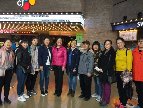 图2：观影合影.jpg