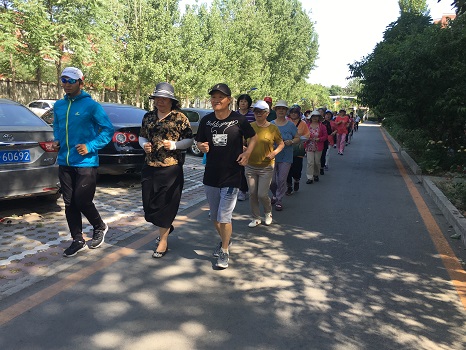(西三旗街道沁春家园工作信息第3期)沁春家园居民科学健身  在绿荫中奔跑（Ⅳ）1.JPG