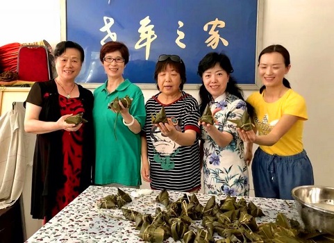 图9：北洼路社区开展“浓浓端午情 亲亲邻里意”活动。.jpg