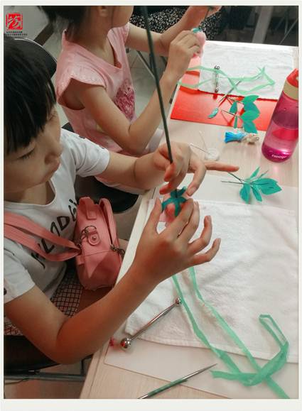 说明: D:\邱妍娟-街道\新建文件夹\万北\7.4面包花制作\海淀街道万北社区面包花制作14.jpg