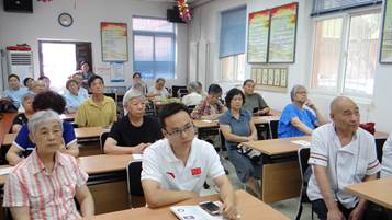 说明: D:\邱妍娟-街道\关于进行“文化@海淀--海淀公共文化服务数字平台”数据初始化信息采集工作的通知\照片\海南南\健康知识讲座2018年7月10日（1）\DSC01946.JPG