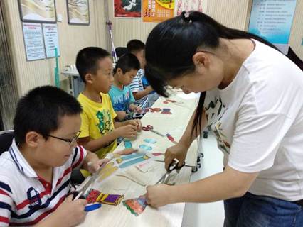 说明: D:\邱妍娟-街道\关于进行“文化@海淀--海淀公共文化服务数字平台”数据初始化信息采集工作的通知\照片\康桥\青少年暑期非遗活动7.9\微信图片_20180711160400.jpg