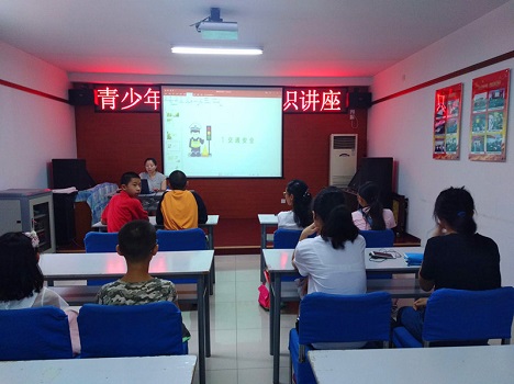 图1：紫竹院街道车南里社区开展暑期青少年安全知识讲座.jpg