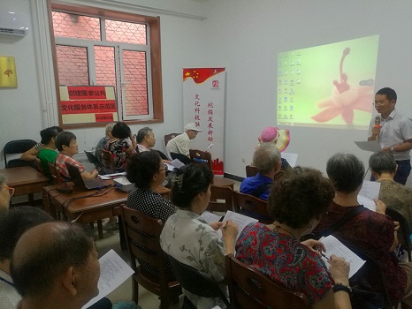 201807301532918732671679.jpg 图1:紫竹院街道北洼路社区举办“科学用奶 营养健康”知识讲座.jpg