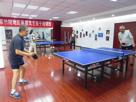 201808171534472943178430.jpg 图3:乒乓球室开展乒乓球运动.jpg
