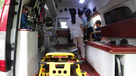 1.参观救护车 (6)