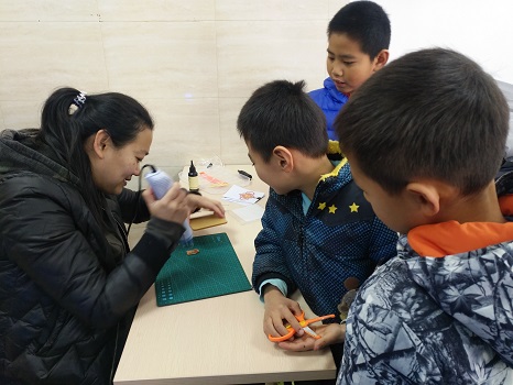 龙岗社区开展青少年传统文化手工制作活动 (2).jpg