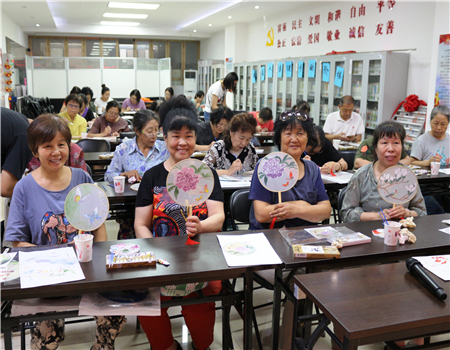 201907191563500681324850.jpg (西三旗街道小营联合社区工作信息7月第8期)手绘团扇6.JPG